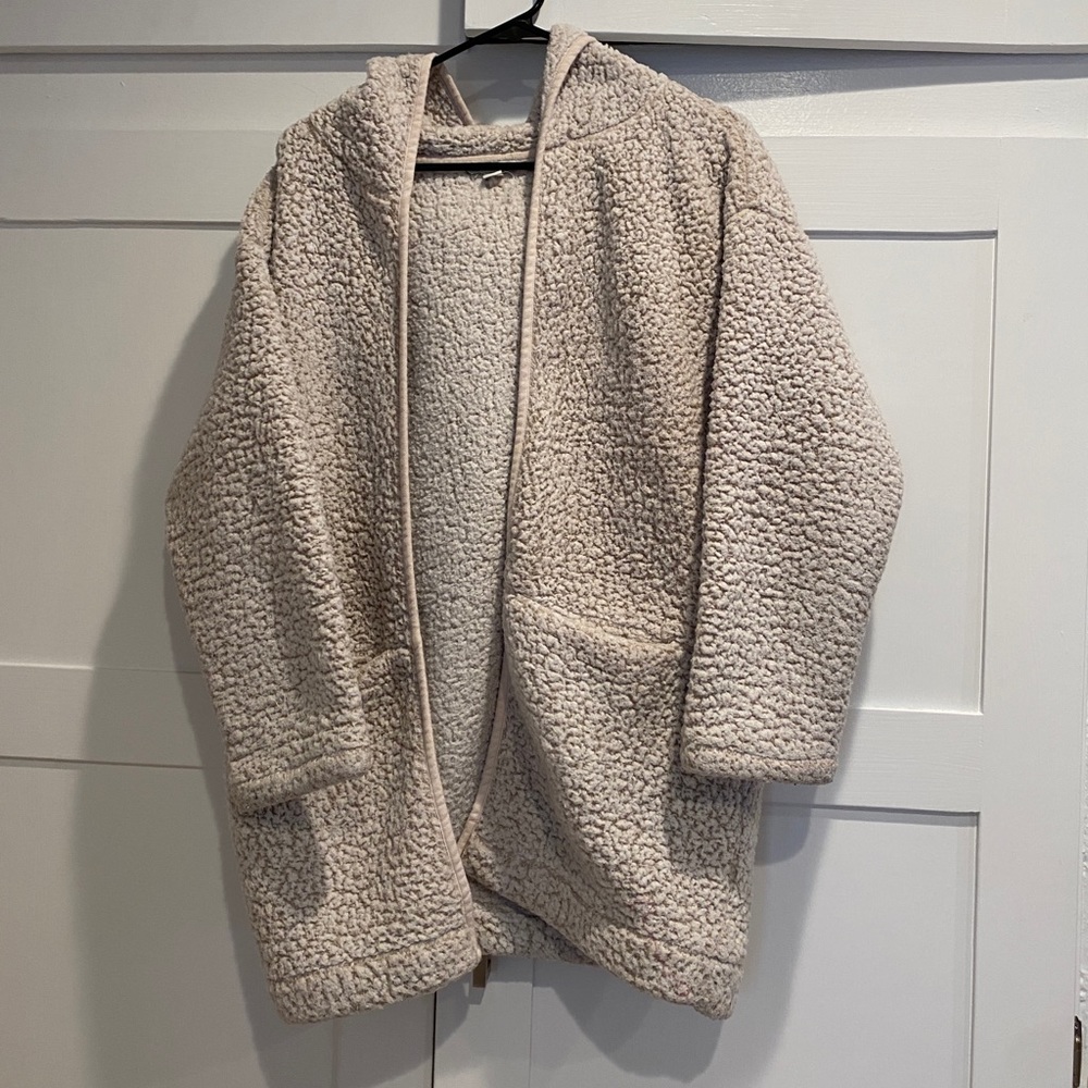 American Eagle Sherpa hooded wrap with pockets